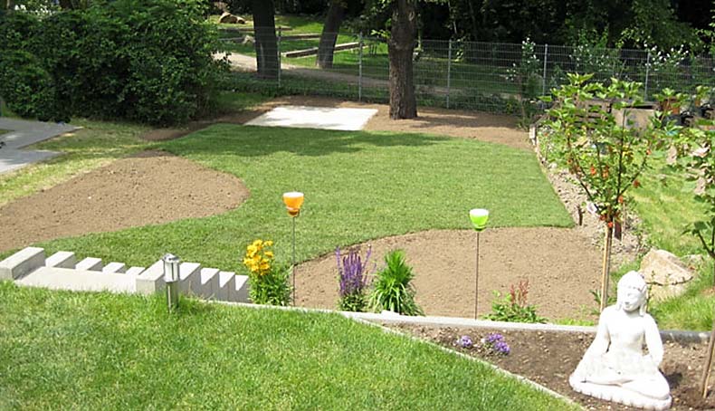 Gartengestaltung und Steintreppe